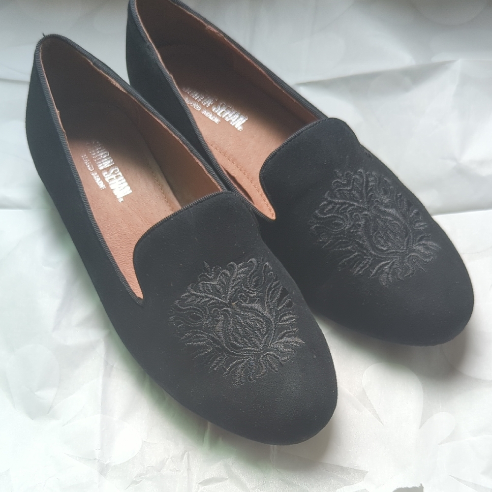 Elegant Black Embroidered Women's Loafers